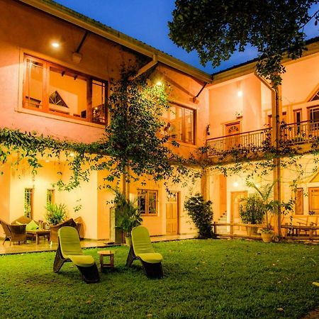 Villa Rosa Канди Екстериор снимка