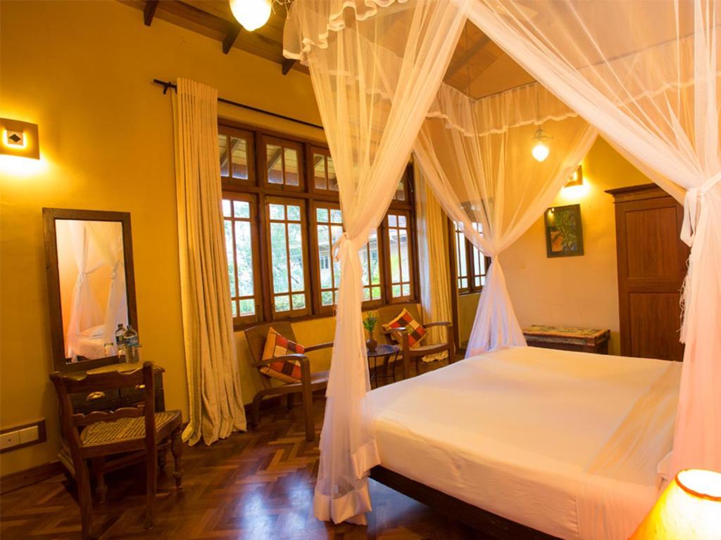 Villa Rosa Канди Екстериор снимка