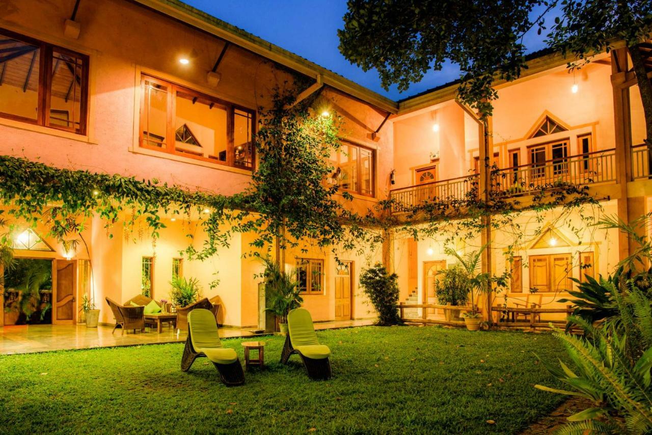 Villa Rosa Канди Екстериор снимка