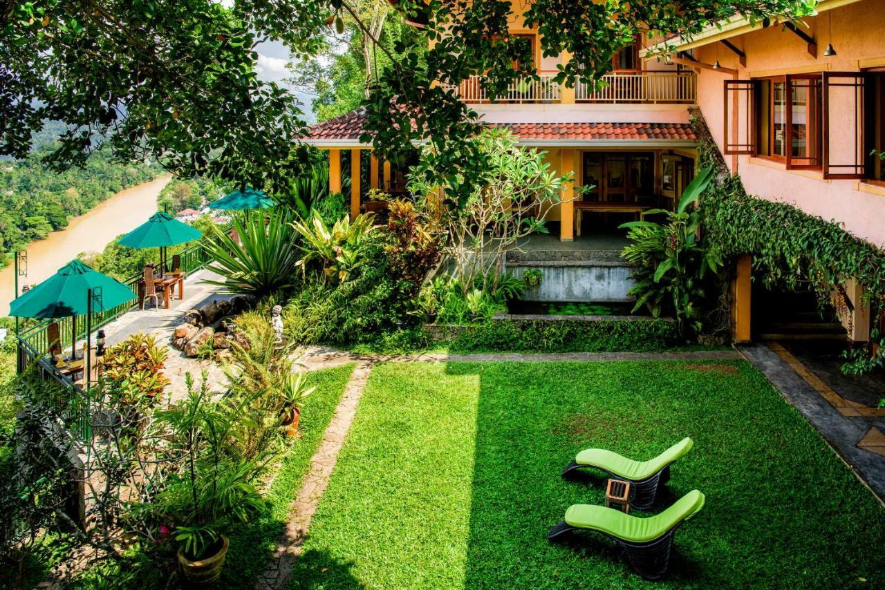 Villa Rosa Канди Екстериор снимка