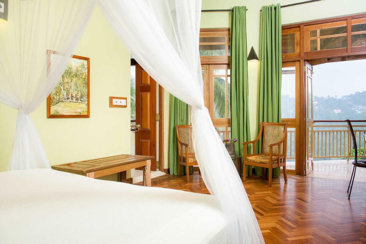 Villa Rosa Канди Екстериор снимка