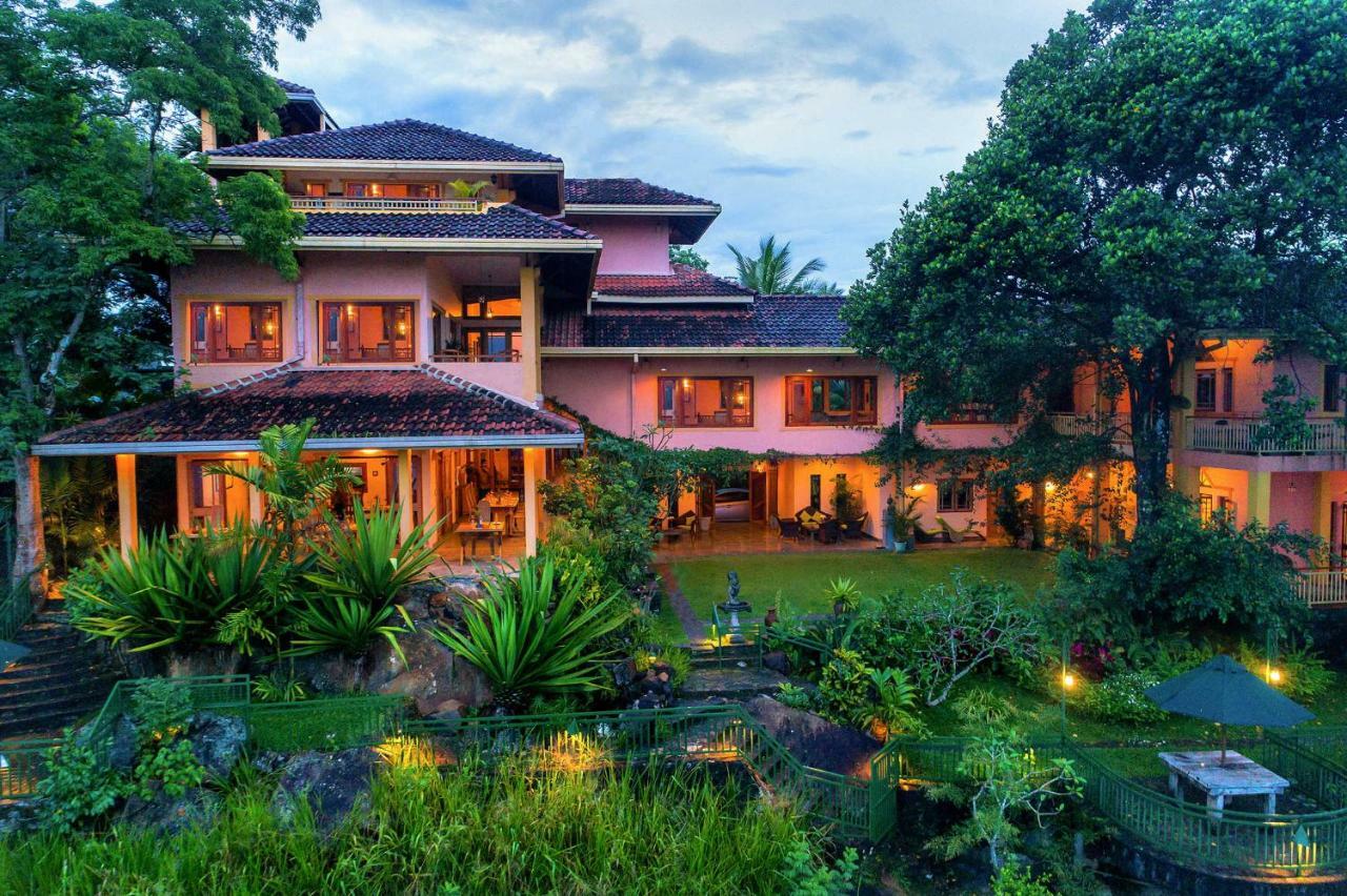 Villa Rosa Канди Екстериор снимка