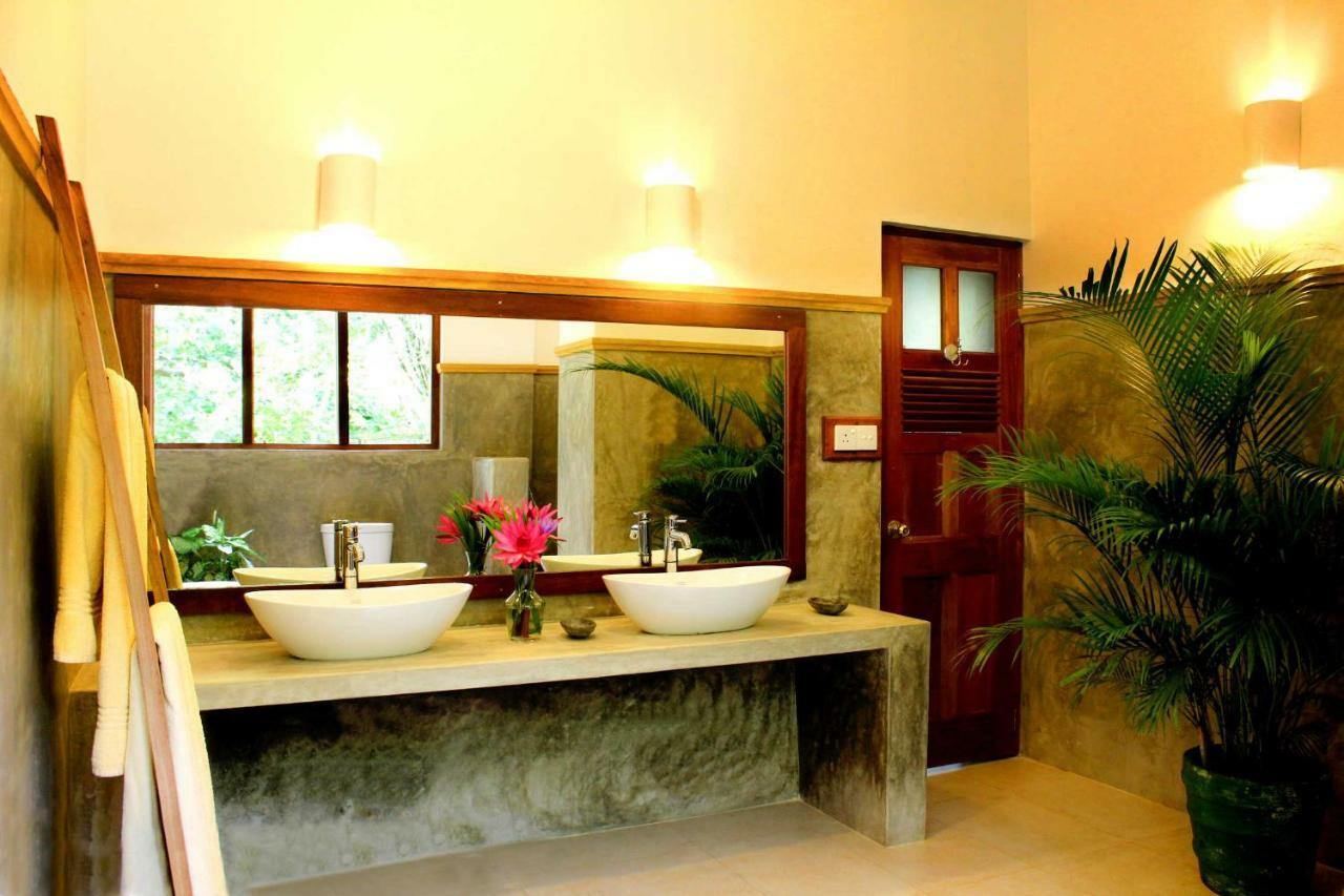 Villa Rosa Канди Екстериор снимка