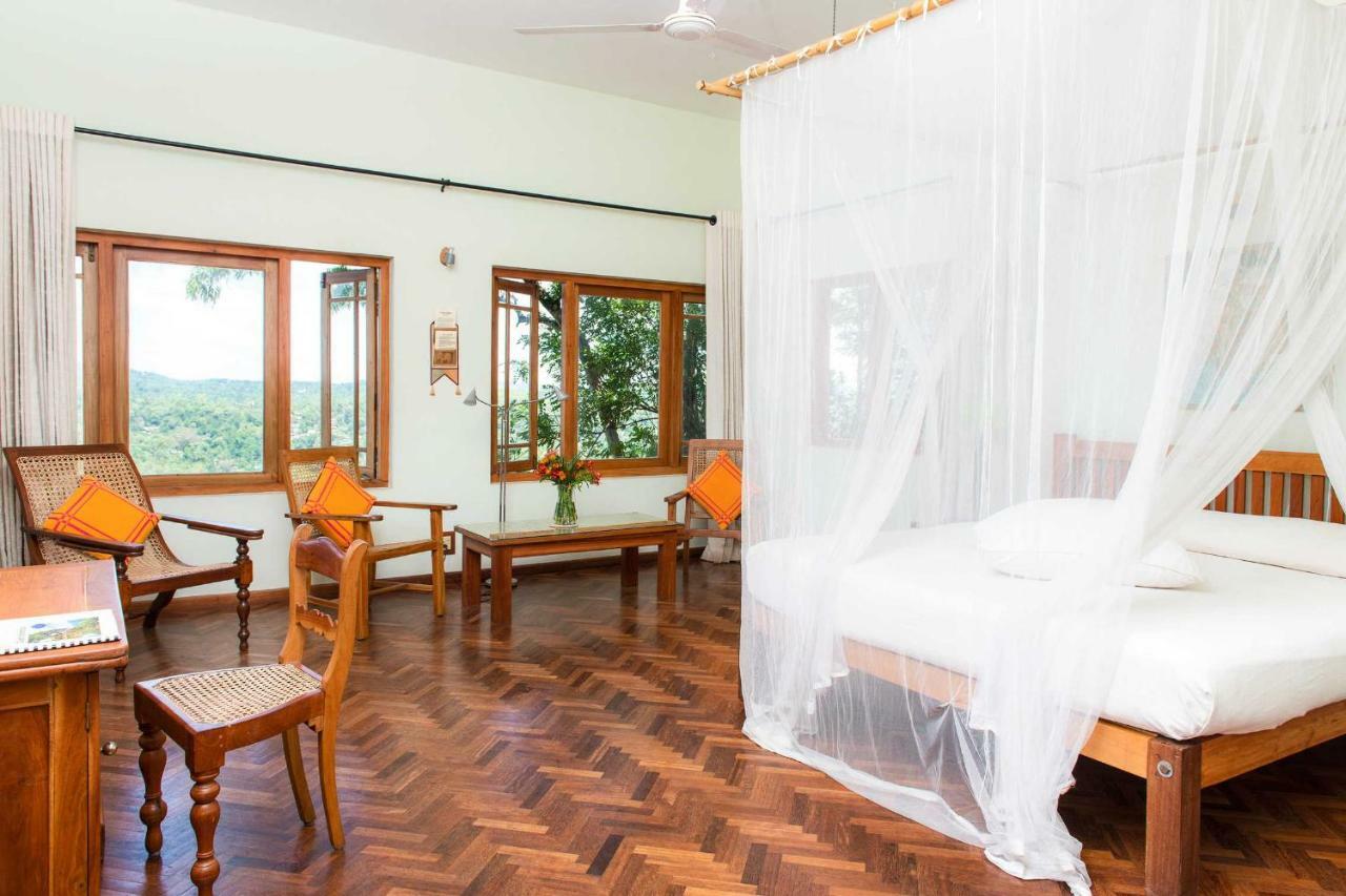 Villa Rosa Канди Екстериор снимка